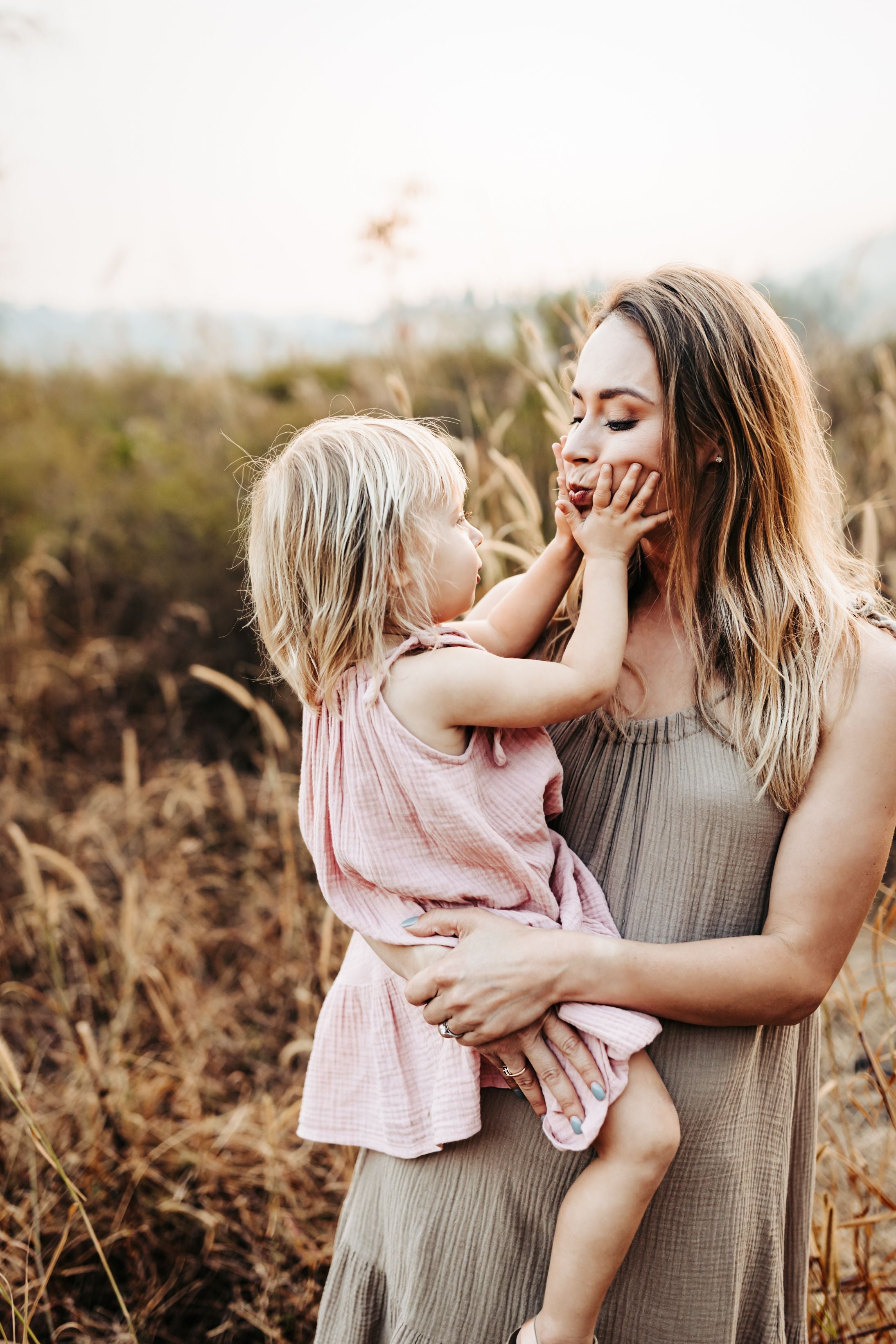 sustainable fashion online for the whole family, clothing from organic cotton and linen for women, kids and organic cotton clothing for kids