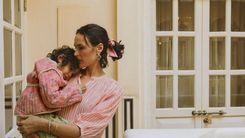 Materiny and breastfeeding friendly clothing