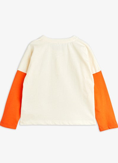 Mini Rodini long-sleeved shirt is made from 100% GOTS-certified organic cotton and this long-sleeve shirt features ABC embroidery on the chest.