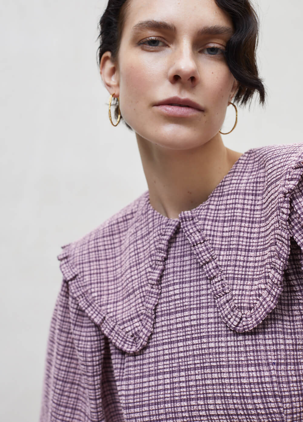 The New Society Anabella checked mini dress in mauve – balloon sleeves and ruffle collar detail
