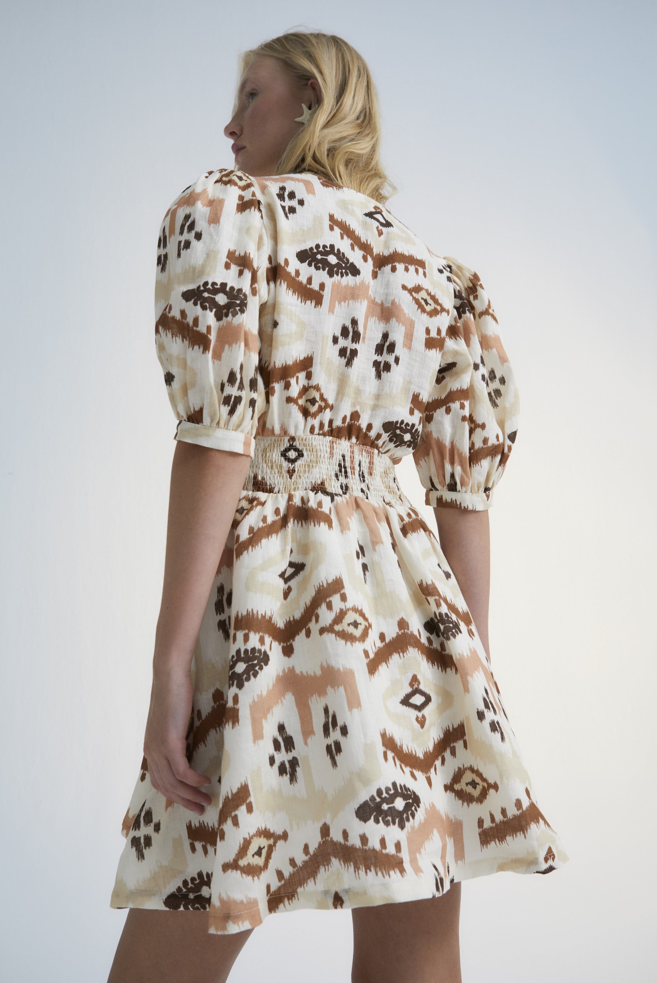 Shop linen mini dress, the trendiest summer dresses and the perfect addition to your capsule wardrobe. Shop the best women summer dresses online at MiliMilu.