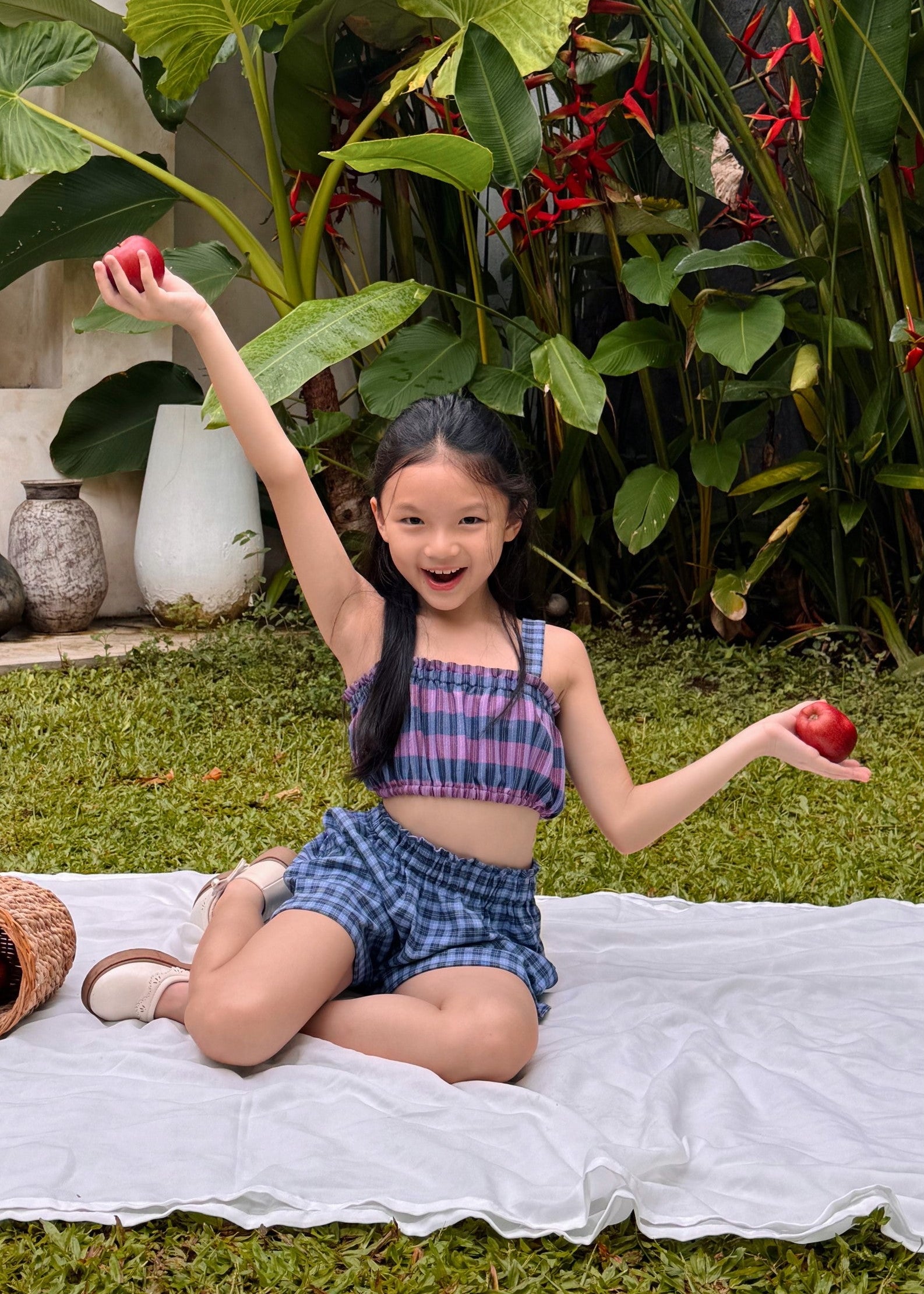 Girls summer outfit set – bright shorts paired with matching crop top, MiliMilu sustainable kids clothing.