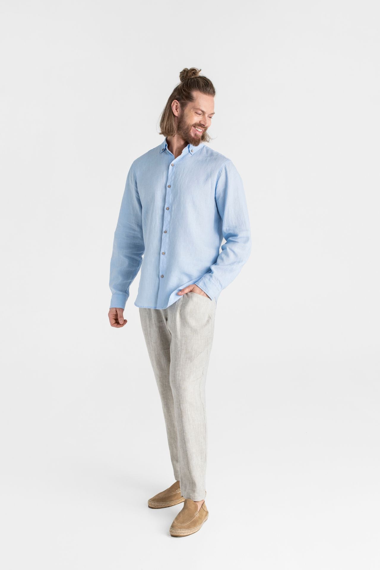 Timeless men linen shirt. This sky blue mens linen shirt is a high-quality shirt and breathable linen shirt for trendy men. The best gift for fathers Day online