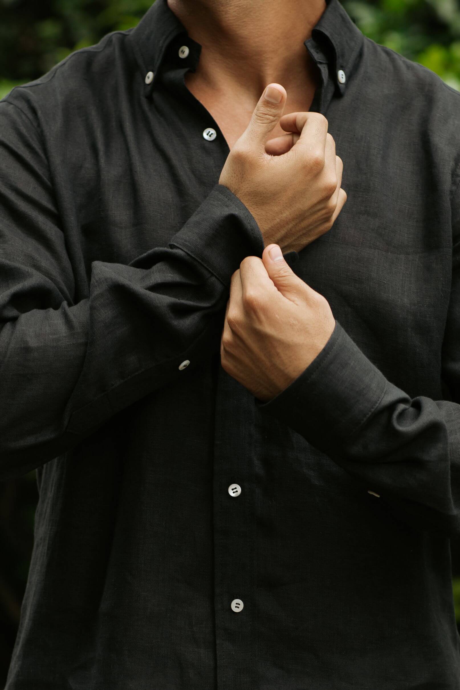 Shop the best men's linen shirt in black for summer, holidays. MiliMilu Lifestyle offer high quality black linen shirts online, best father's day gifts online.