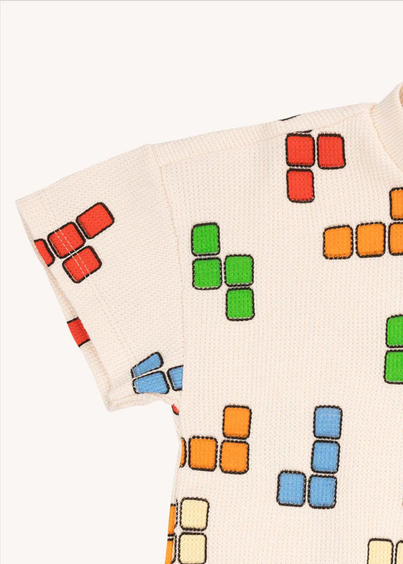 Blox boys T-Shirt in off white with blox print is made with organic cotton, shop the best kids organic cotton clothing from CarlihnQ at MiliMilu Lifestyle.