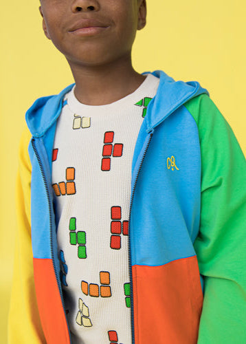 Blox boys T-Shirt in off white with blox print is made with organic cotton, shop the best kids organic cotton clothing from CarlihnQ at MiliMilu Lifestyle.
