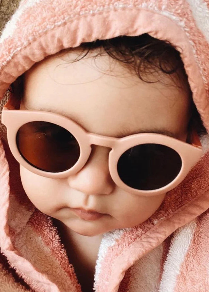 Sustainable baby sunglasses in pink colour by Grech & Co. Eco-friendly sunglasses with polarised lenses & UV400 protection. Mommy & daughter matching sunglasses