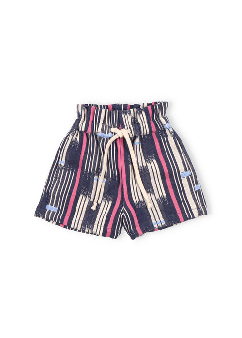 Shop the organic cotton shorts for girls Echo - must-have for girls this summer online in Hong Kong and Singapore. These girl shorts are made with breathable organic cotton by The New Society. These organic cotton girl shorts are sustainable, and trendy for every stylish girl and tween, Mommy and daughter fashion.