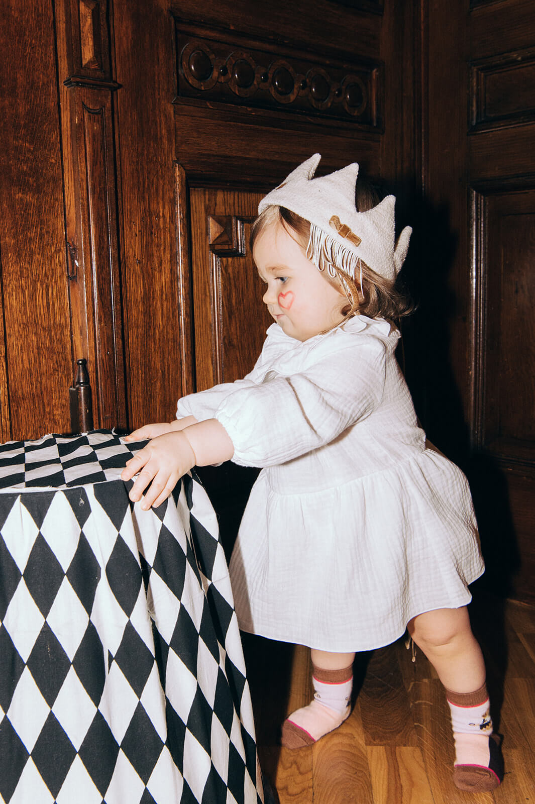 Shop this stylish and soft white princess crown, which is made from high-quality fabric. The crown is fully adjustable and suitable for girls of all ages, it features beautiful details and tassels that add to its style. Shop the best girls accessories, girls' gifts and Christmas gifts online in Hong Kong and Singapore.