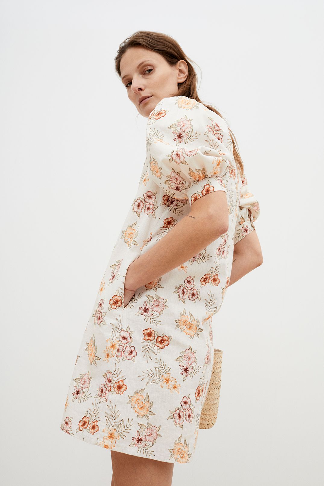 Palermo women linen dress is breathable and lightweight with flower print, short balloon sleeves and pockets. MiliMilu Lifestyle offers women dresses online.