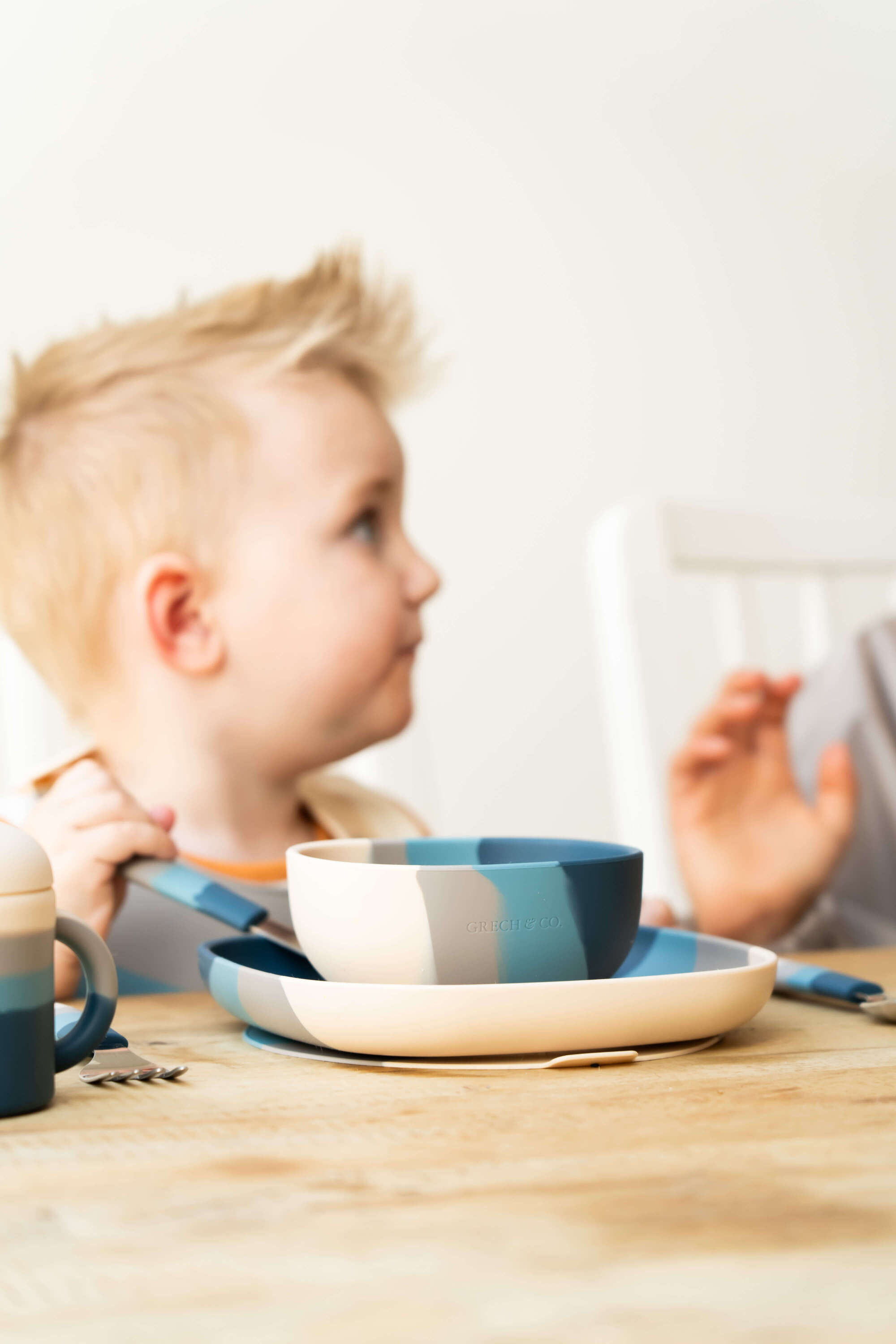 Shop a practical, trendy, and eco-friendly bowl for your little ones in blue colour online in Hong Kong and Singapore at MiliMilu. Made from 100% LFGB grade silicone, this toddler bowl is hypoallergenic and free from harmful chemicals such as BPA, BPS, PVC, and phthalates. It's lightweight and durable for easy use.