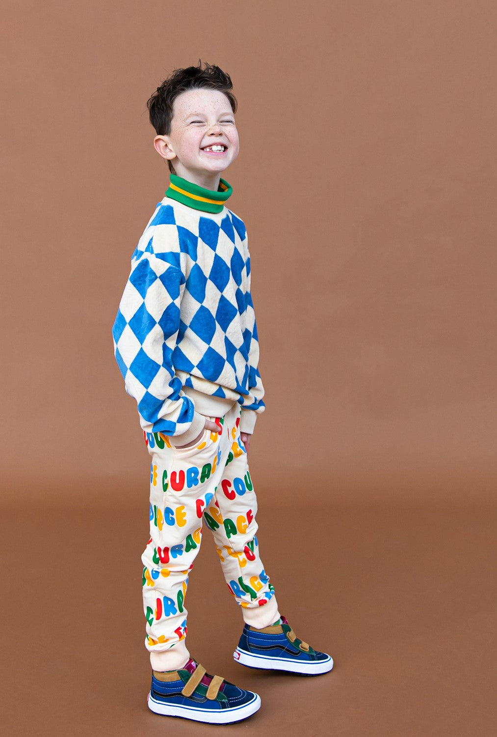 Kids organic cotton sweatpants with all over Courage print in sizes from toddler to tween. Shop MiliMilu Lifestyle sustainable and eco-friendly kids clothing.