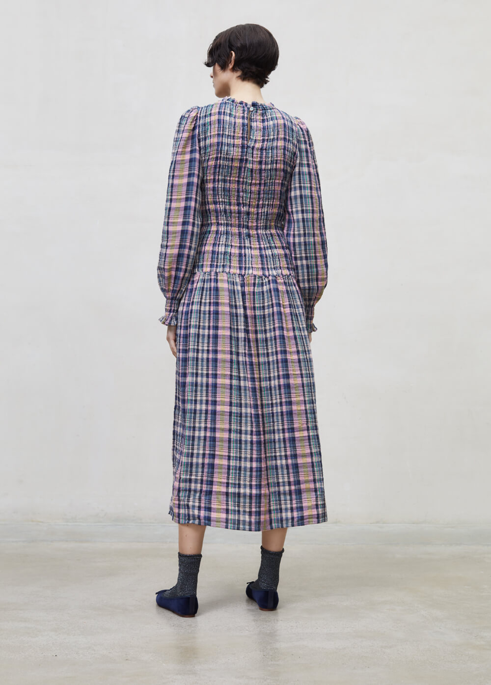 Checkered women midi dresses, BCI cotton women dress - lightweight and versatile dress maxi dress from muslin. Women maxi dress & sustainable women fashion.