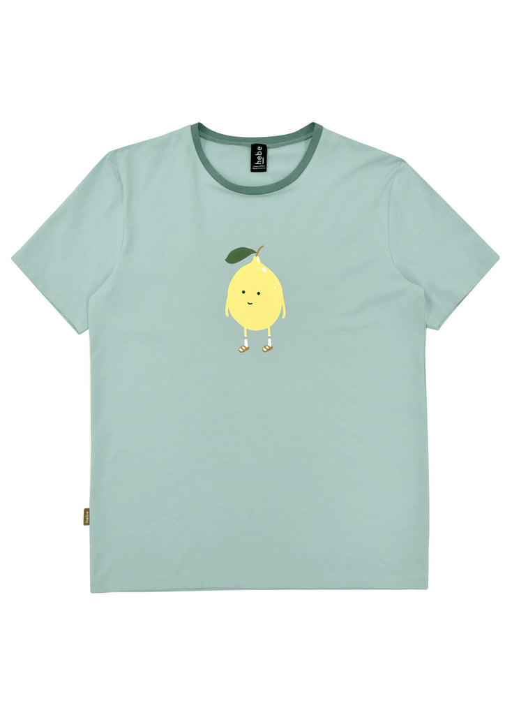 A breathable, organic cotton men's T-shirt with lemon print is comfortable, practical and stylish. Made from fabric that is soft but durable, without harmful chemicals. Daddy and Me and family matching T-shirts. MiliMilu offers sustainable family fashion. The best men's T-shirt summer and for hot and humid weather.