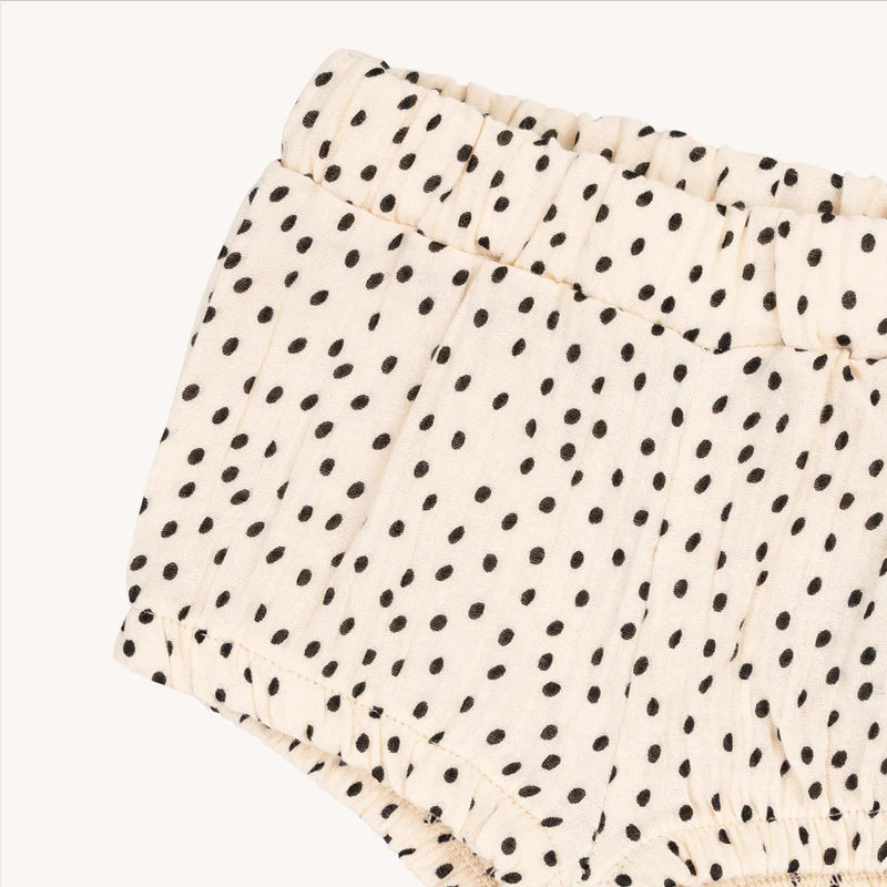 Summer-ready in baby bloomers with Mini dots, these breathable and easy-to-wear organic cotton baby bottoms are perfect for revamping your baby's summer clothing. These baby bloomers are easy to wear and extra comfortable. Shop the best baby clothing and bay gifts and bay presents online. Baby shower gifts with smile.