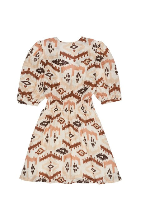 Shop the West mini dress, which is one of the trendiest summer dresses and the perfect addition to your capsule wardrobe. This summer linen dress is featuring an exclusive print with a V-neck, and elastic back. Shop the best women summer dresses online at MiliMilu and be the trendiest women this season.