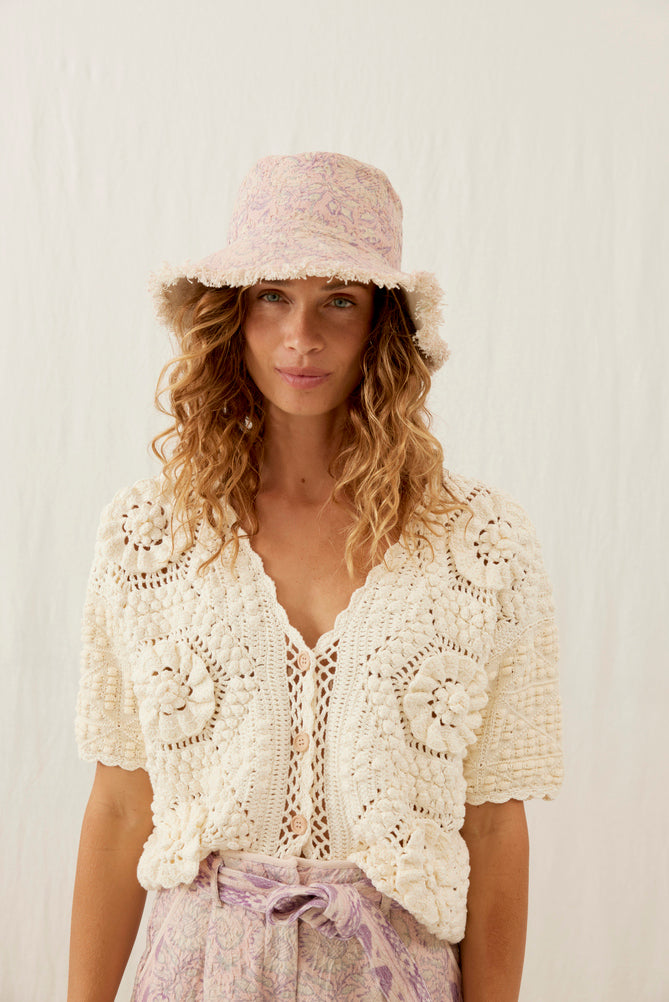Women bucket sun hat is feminine, stylish, and so easy to wear! The best women summer hat and matching bucket hat for Mini me fashion is available.