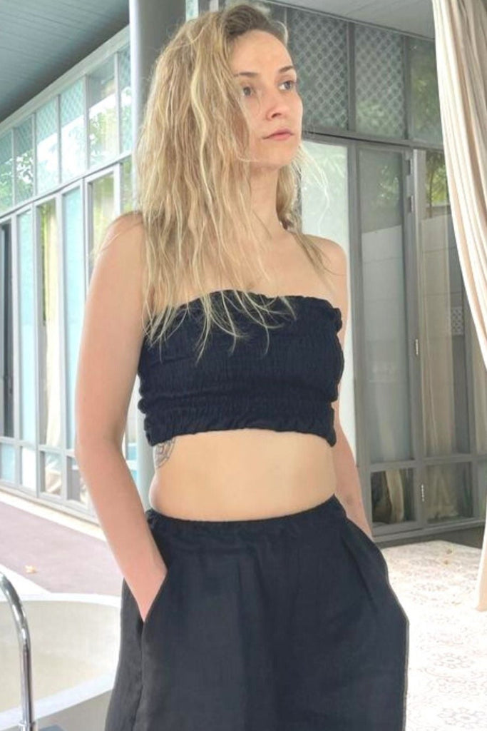 Women's linen crop top in the black colour is handcrafted from the highest quality European linen. This eco-friendly and sustainable linen cropped top is comfortable and easy to mix and match with other pieces from our linen collection. The top is handmade from 100% European flax and is stone-washed.