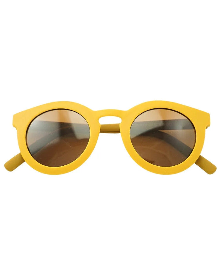 Sustainable kids sunglasses in yellow by Grech & Co with polarised lenses & UV400 protection. MiliMilu offers sunglasses for kids & Mini me matching sunglasses.