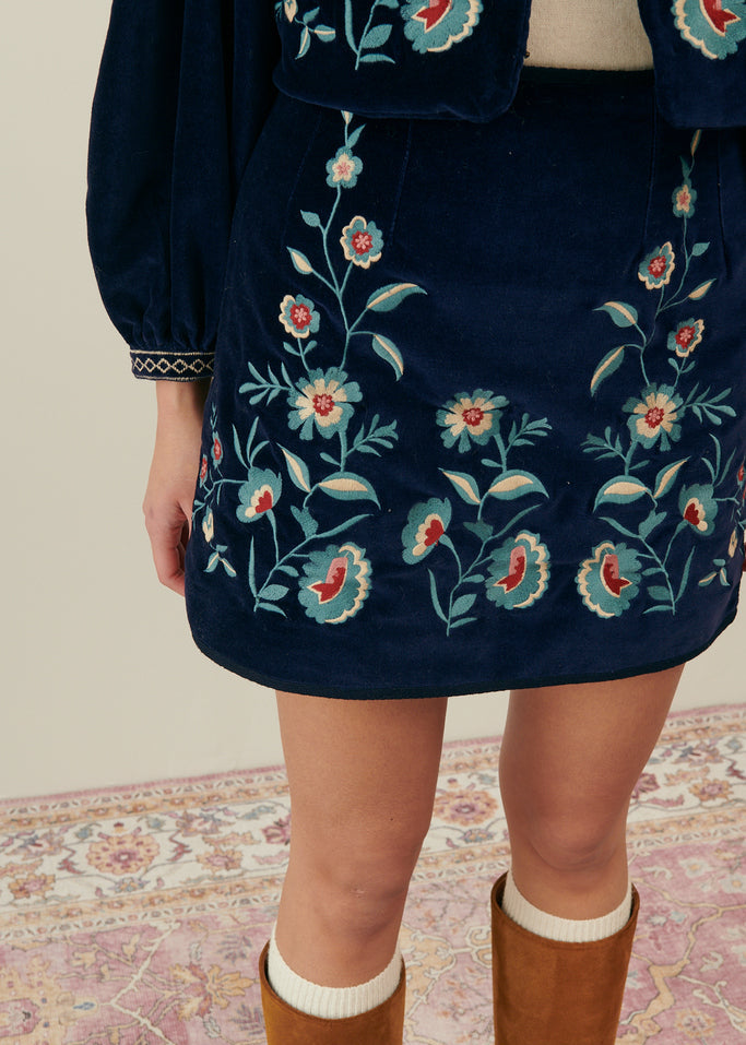 Detail of Mae skirt side zipper - midnight organic cotton velvet women's skirt