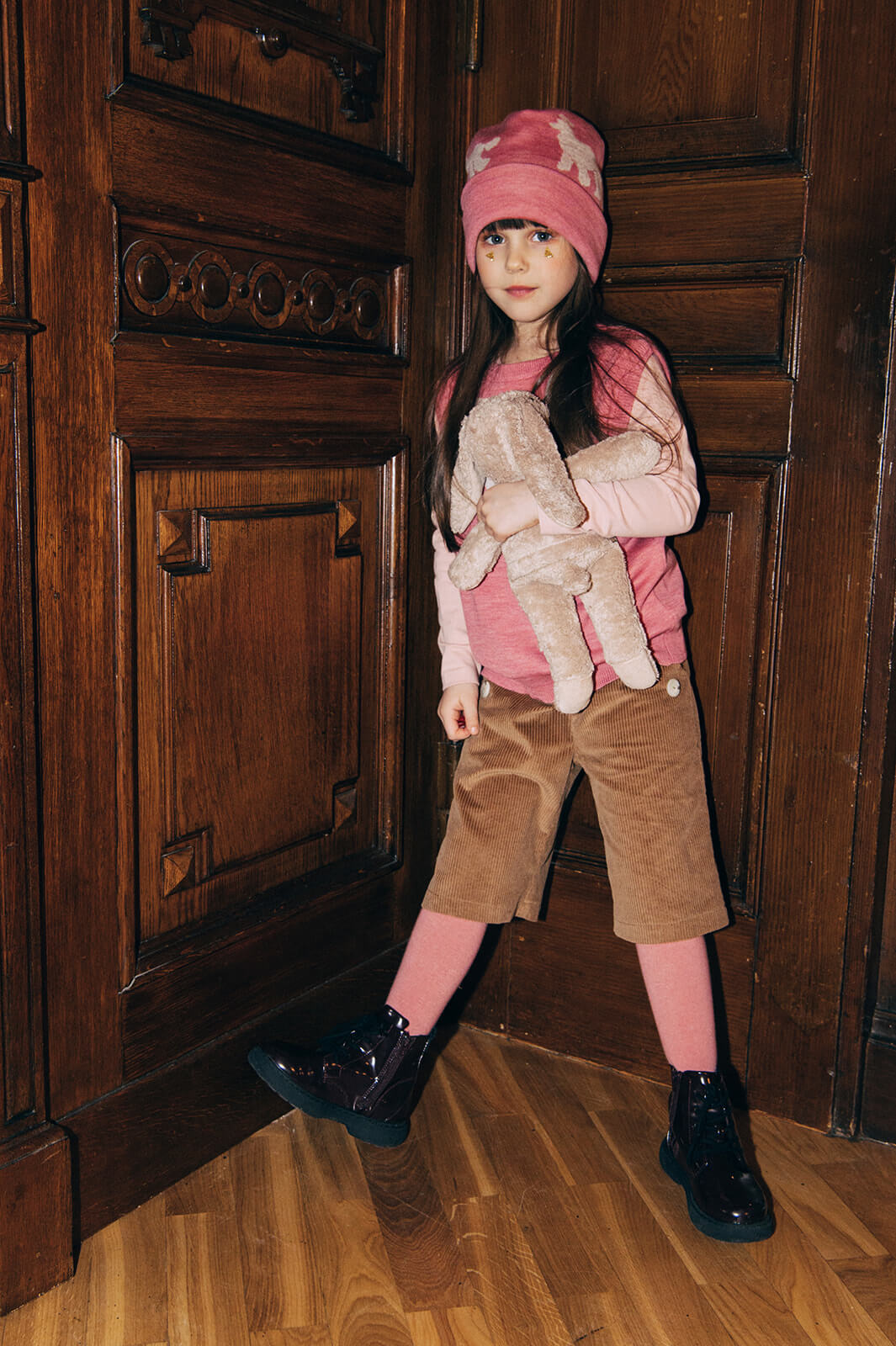 Shop pink merino wool hat for girls online at MiliMilu. Merino wool hat will keep your child warm in the winter season and also during upcoming trips.