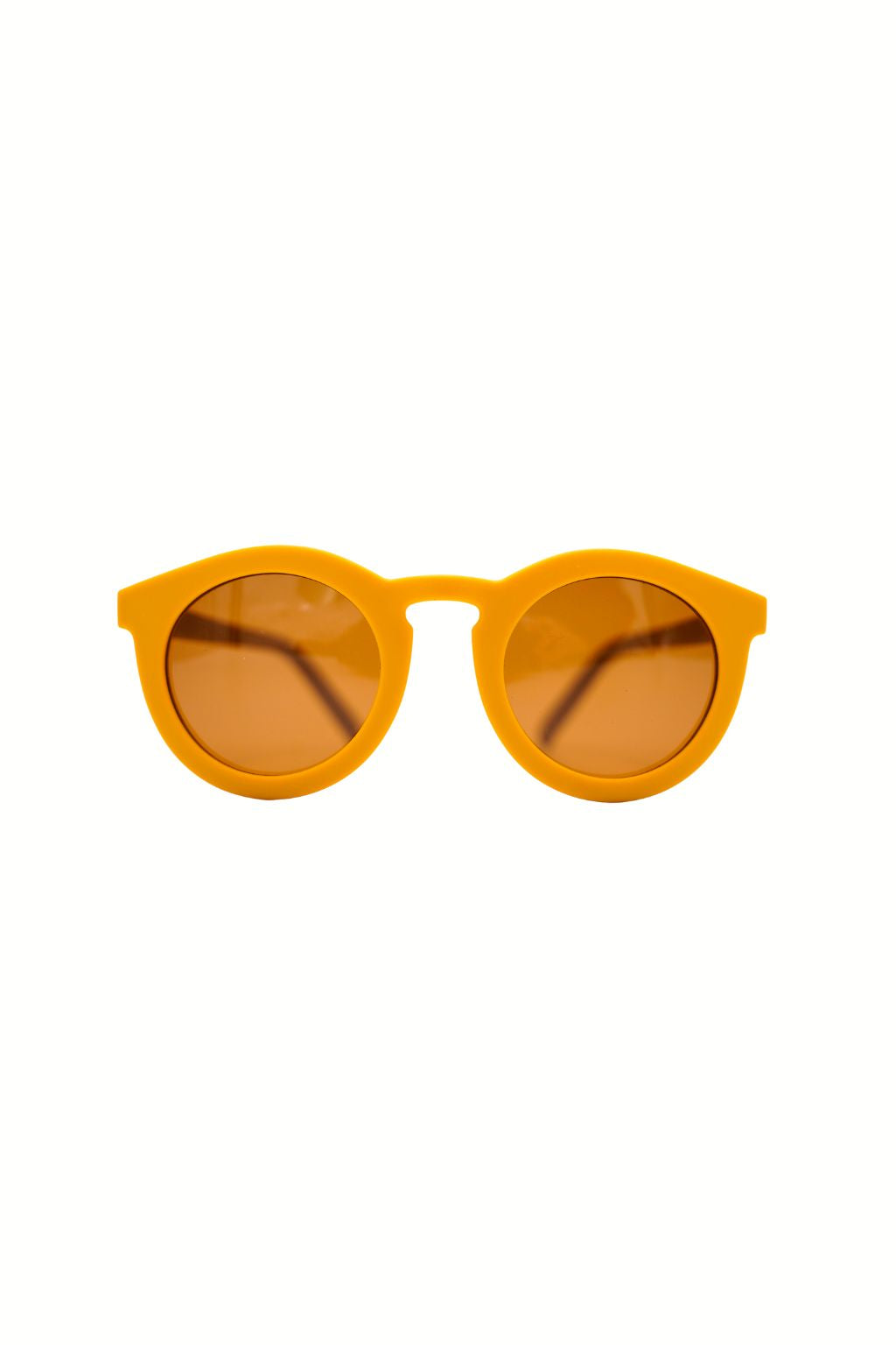 Sustainable kids sunglasses in yellow by Grech & Co with polarised lenses & UV400 protection. MiliMilu offers sunglasses for kids & Mini me matching sunglasses.