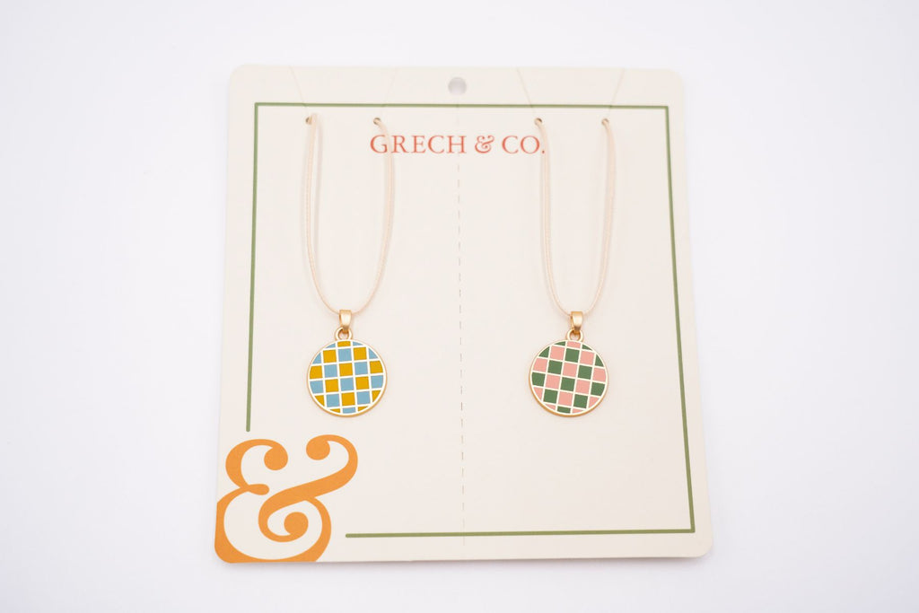 Shop the most stylish girl's friendship necklaces online at MiliMilu in Hong Kong and Singapore. Girl's friendship necklaces with checks are stylish, easy to wear, eco-friendly, and kind to nature. The best present and leaving gift for besties and friends for kids online in Hong Kong and Singapore.