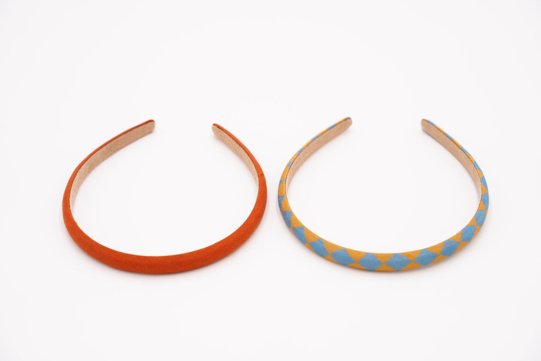 Organic cotton headbands in check print by Grech&Co are lightweight and easy to wear. Shop sustainable hair accesories for girls at MiliMilu Lifestyle.