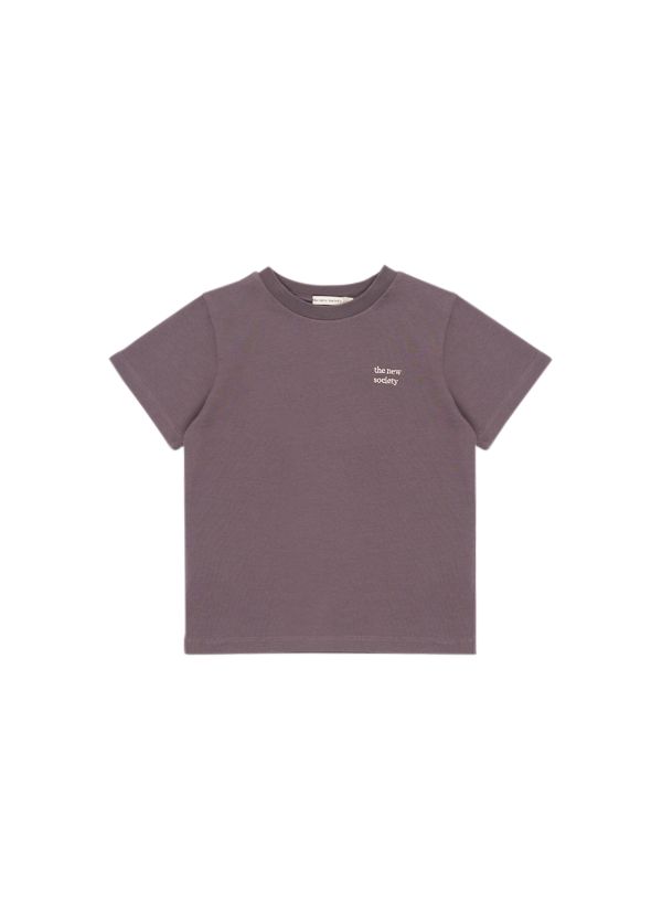 The New Society basic unisex kids t-shirt is breathable and lightweight with embroidery, a casual everyday must-have a t-shirt for our kid's wardrobes made with organic cotton in grey colour. Mini Me style available for Mommy and daughter and Mommy and son T-shirt matching, best sustainable kids clothing in Hong Kong..