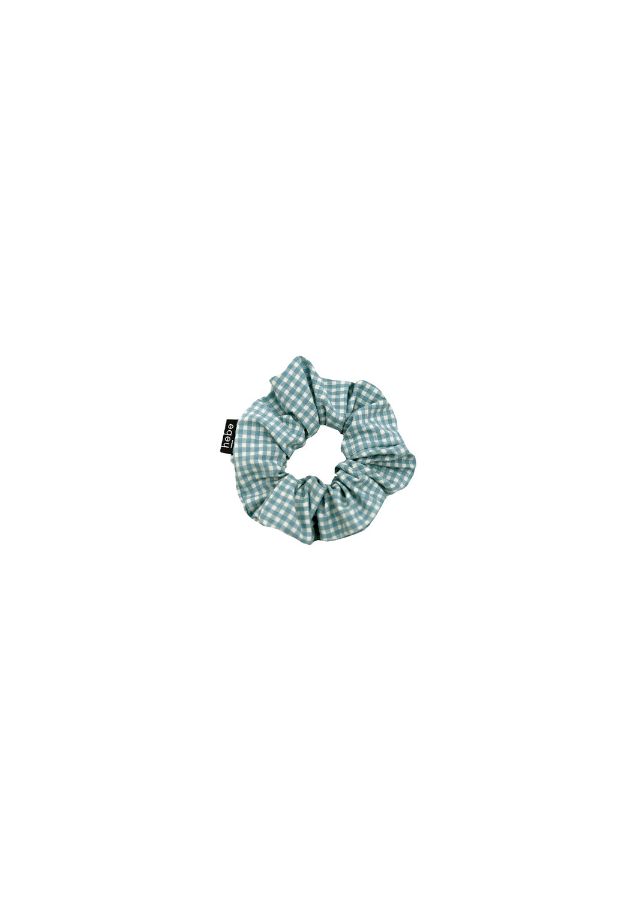 The light and breathable Waterfall Checked scrunchie for girls and women is made with soft organic cotton in ethical production in Latvia.