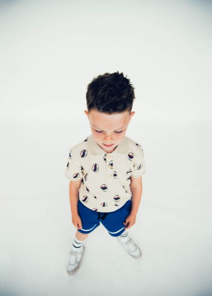 Organic cotton boys polo shirt with a stylish marble print. MiliMilu Lifestyle offers the best sustainable kids and teens clothing online.
