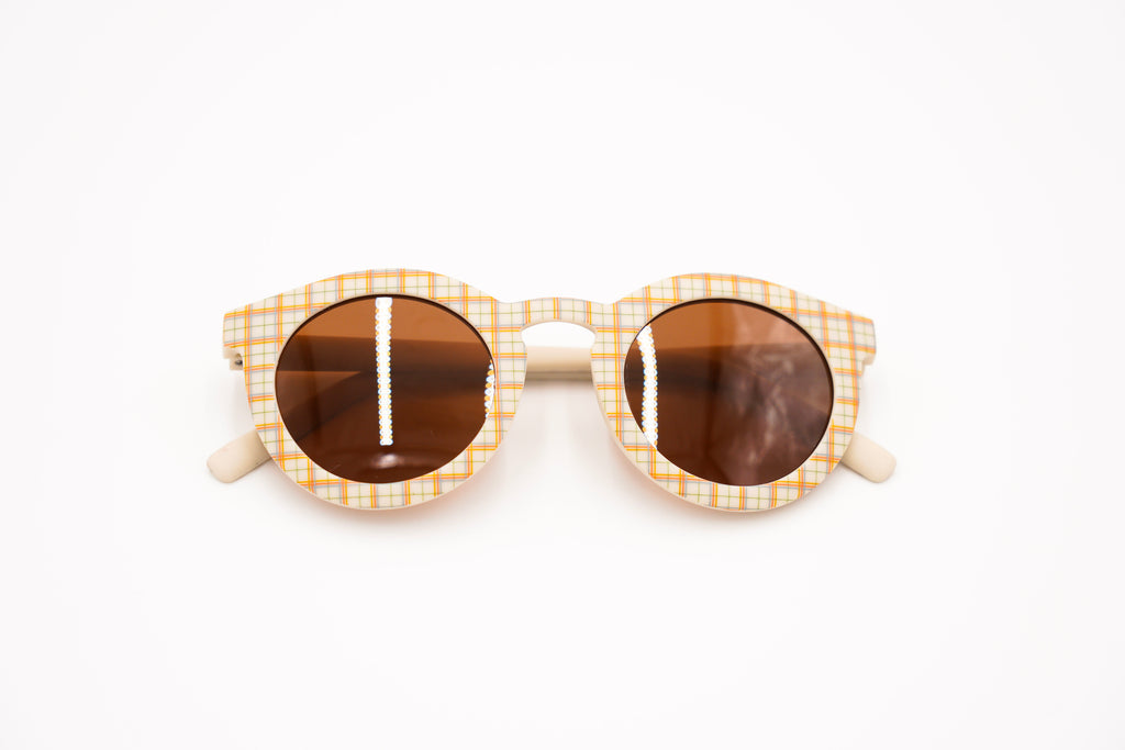 The best baby sunglasses with sun protection online in Hong Kong and Singapore in a plaid pattern. Grech & Co sustainable sunglasses are made from an eco-friendly/non-toxic break-resistant material - offering higher durability through its flexible form with UV400 protection. Mini Me sunglasses are available.