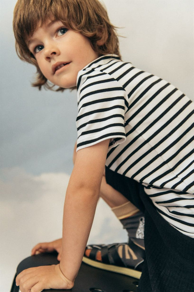 A breathable, organic cotton (GOTS) kid's T-shirt with black stripes is comfortable and stylish. Made from fabrics that are soft but durable, without harmful chemicals by Hebe. Match it with your Daddy for a special Daddy and Me day out. Perfect Father's Day gift. Sustainable kids clothing by MiliMilu in Hong Kong.