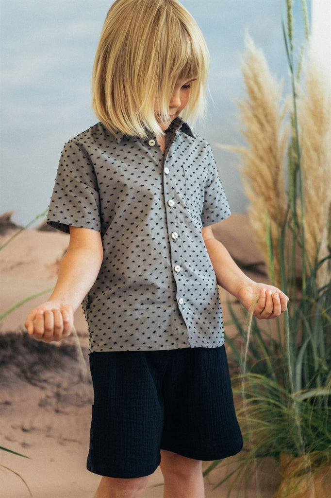 The Summer Breeze dotted grey shirt for boys is made from breathable, lightweight organic cotton (GOTS) by Hebe. Very light organic cotton with harmful chemicals. Summer Breeze shirts are stylish and comfortable, Mommy and Me style is available to make Mommy and Son time even more special. Best bots shirts for hot weather.