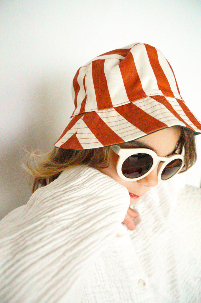 The sustainable sunglasses in white colour by Grech & Co is featured in an eco-friendly/non-toxic break resistant material. Sustainable sunnies are the best choice for kids’ sunglasses with polarised lenses and with UV400 protection from the sun. Mini Me sunglasses are available, family matching sunglasses.