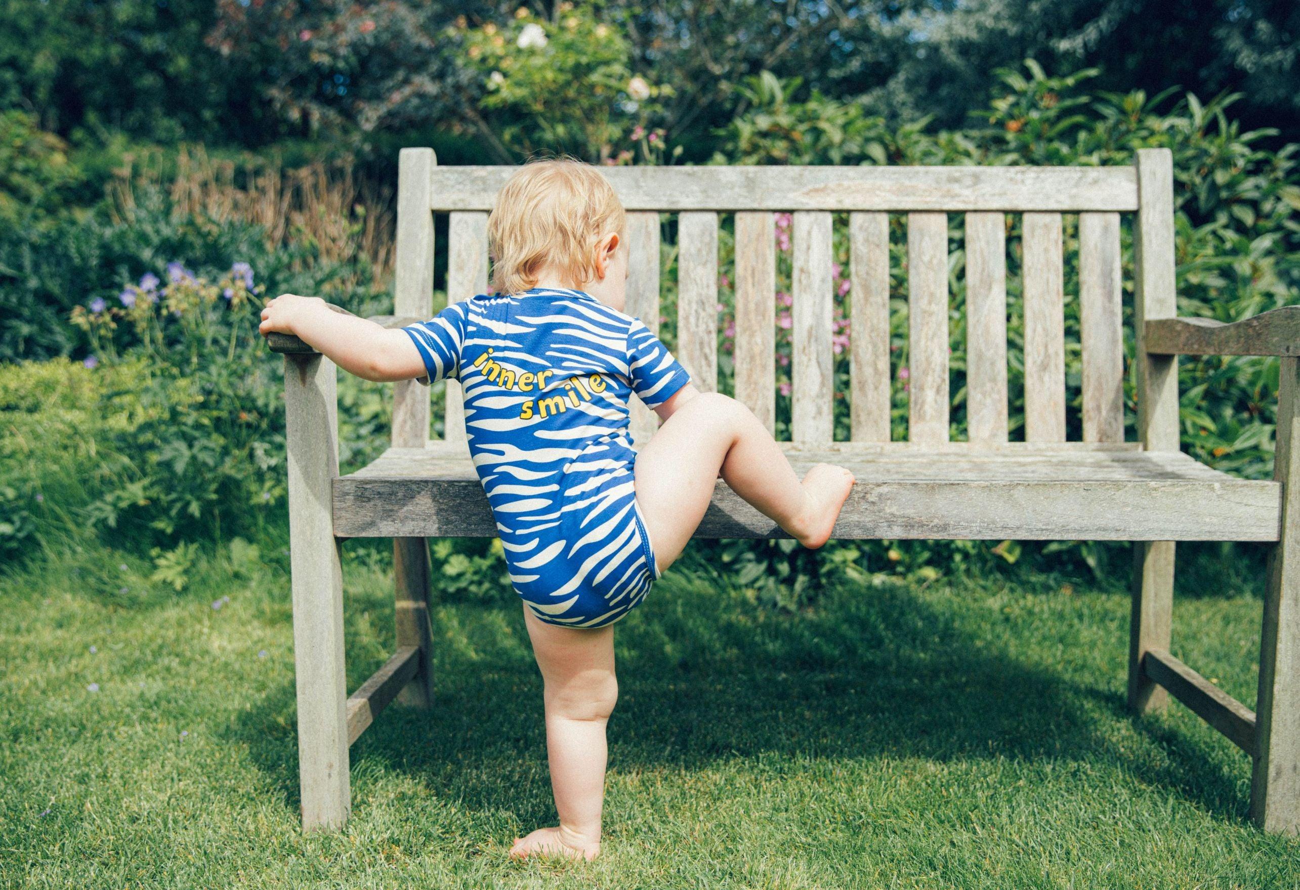 The organic cotton baby body is comfortable and soft for everyday wear with blue stipes and short sleeves, also suitable for sensitive and eczema prone skin.