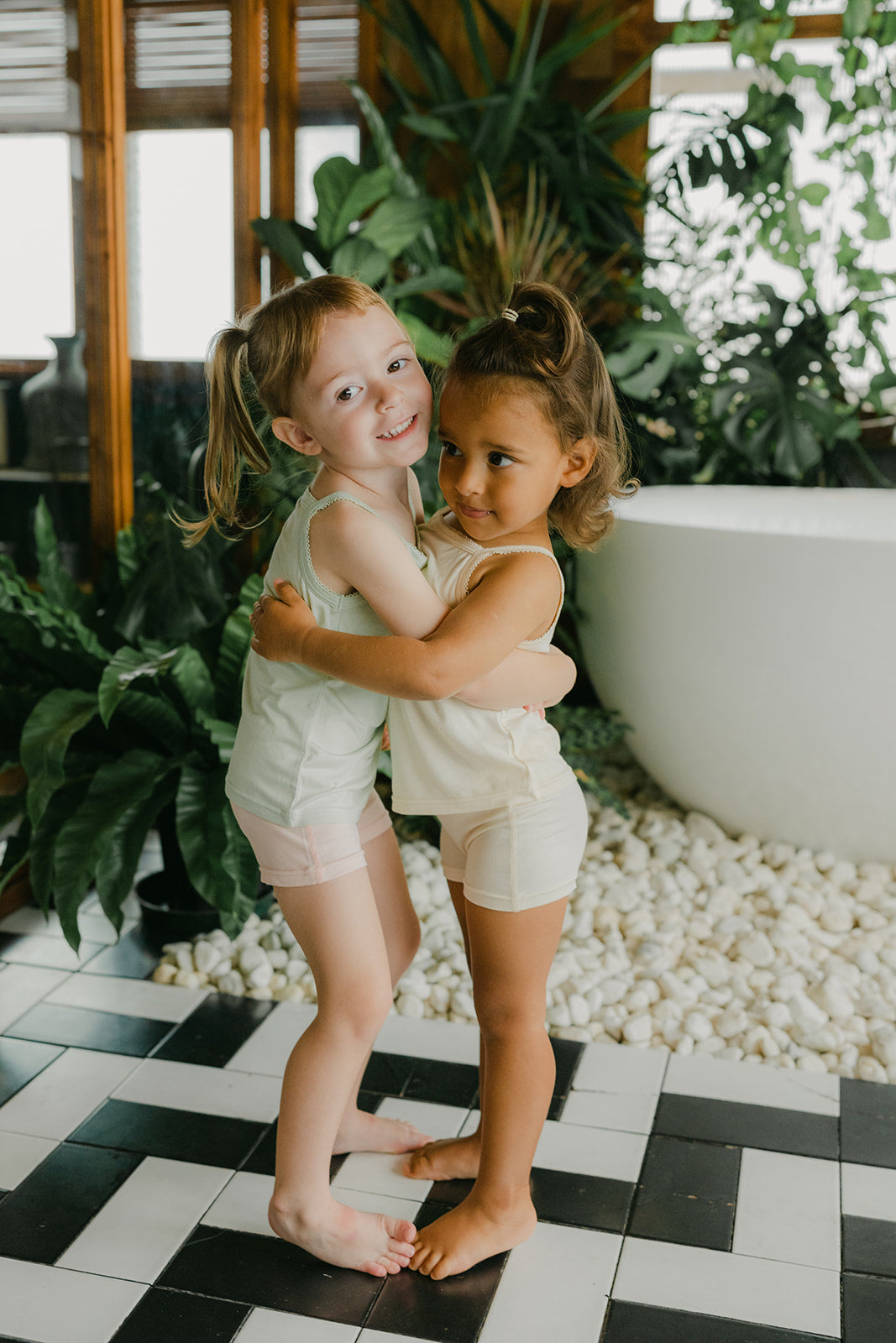 Girls undwear in pink colour are made with Lenzing TENCEL Micro Modal Fibers. Kids underwear for sensitive skin and eczema-prone skin, the best kids underwear.