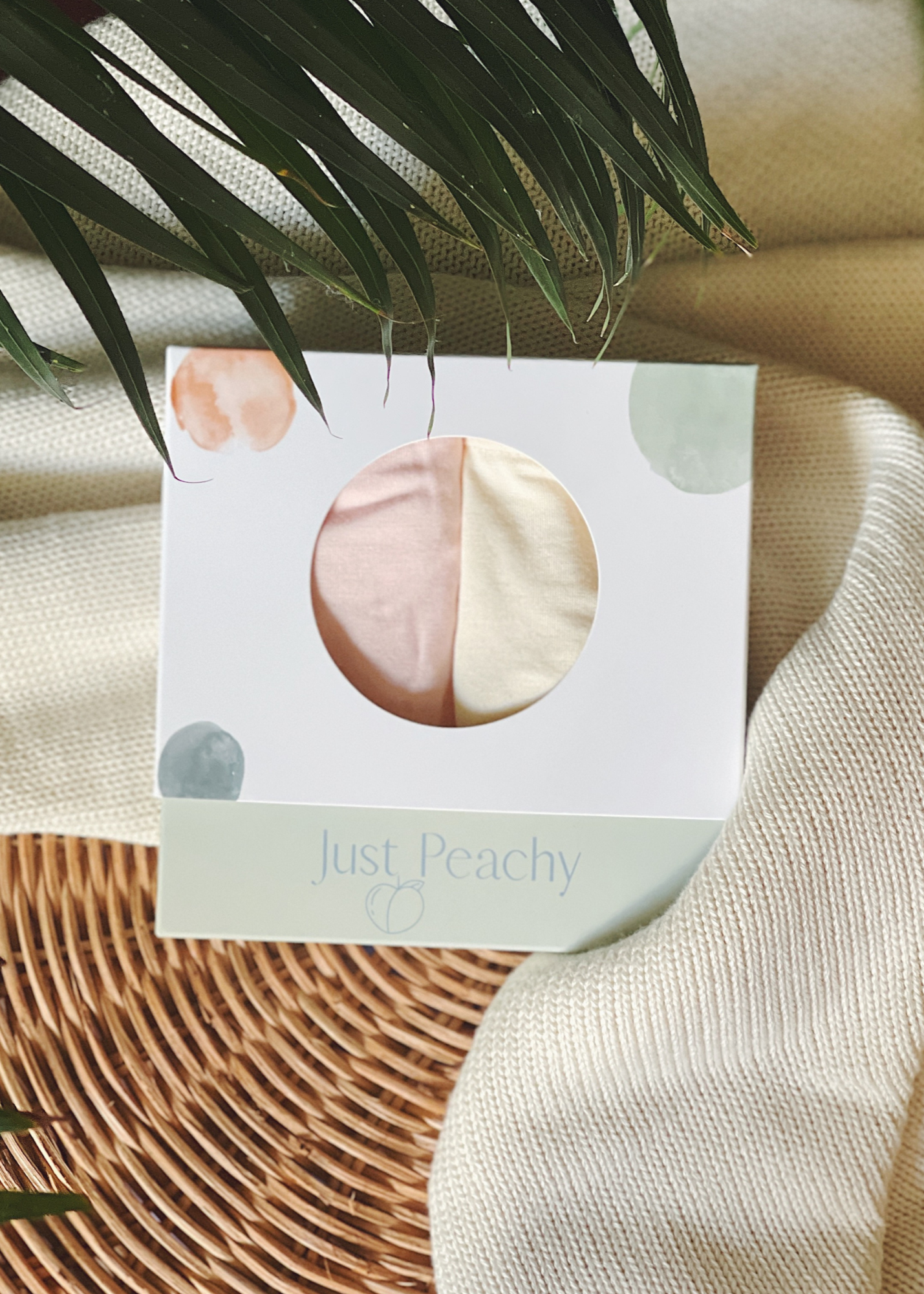 Girls undwear in pink colour are made with Lenzing TENCEL Micro Modal Fibers. Kids underwear for sensitive skin and eczema-prone skin, the best kids underwear.