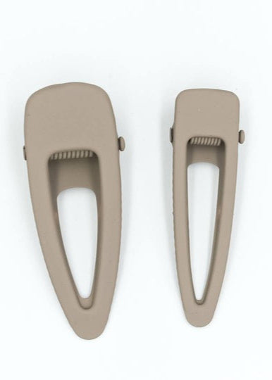 Eco-friendly girls hair clips in stone colour by Grech and Co. Shop the best hair accesories & gifts & Christmas presents for kids from MiliMilu Lifestyle.