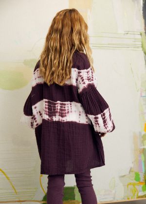 Olivia girl dress is made with organic cotton muslin with a tie-dye print. Olivia girl dress is loose fit. MiliMilu offers sustainable kids and women fashion.