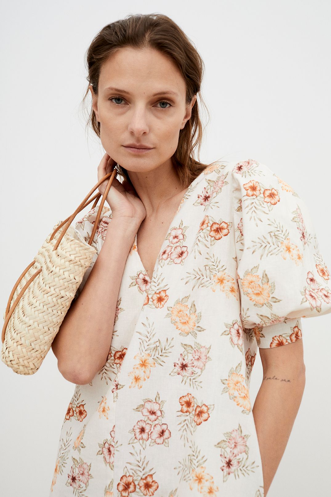 Palermo women linen dress is breathable and lightweight with flower print, short balloon sleeves and pockets. MiliMilu Lifestyle offers women dresses online.