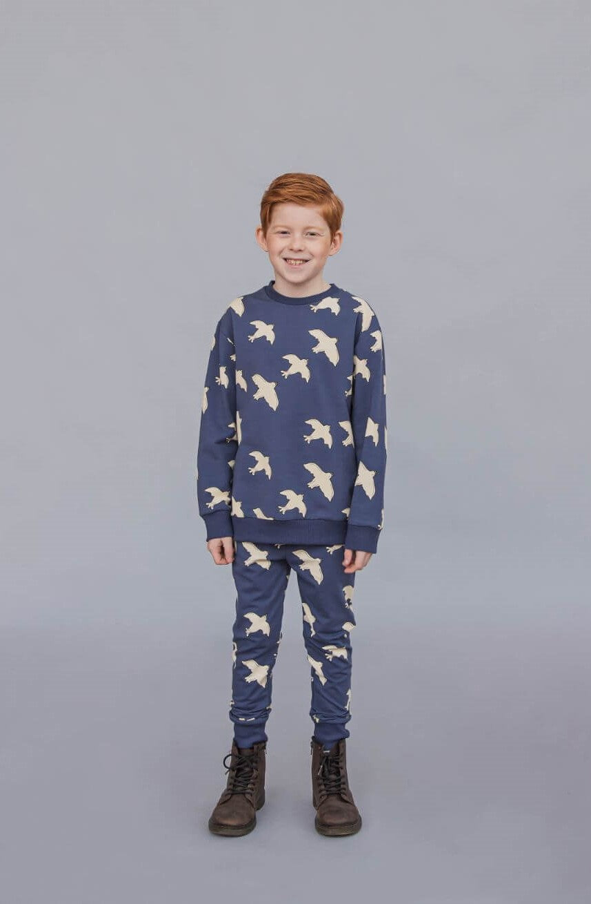 Shop comfortably stylish in blue colour with all-over bird print joggers online in Hong Kong and Singapore at MiliMilu by CarlijnQ. These kids' joggers will be your kids or tweens' favourites to wear. Shop kids and tween clothing online, the best and most practical kids' gifts for birthdays and Christmas.