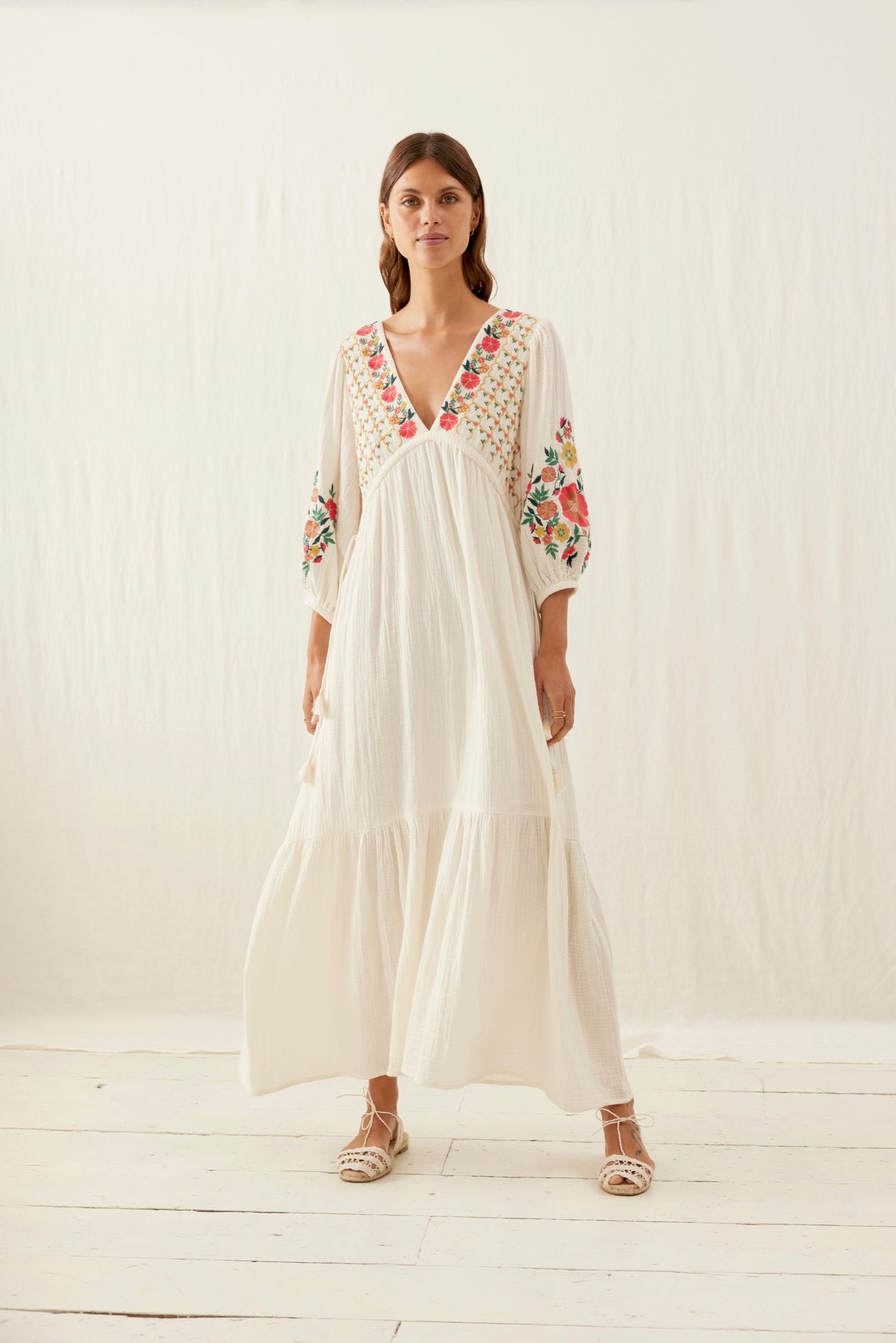 Breathable and lightweight organic cotton women maxi dress in off white is a flowy, breathable, and lightweight summer dress by Louise Misha. This maxi dress is made with organic muslin and the dress is fully lined. Best women summer dress and part of capsule wardrobe, explore sustainable women dresses on MiliMilu.