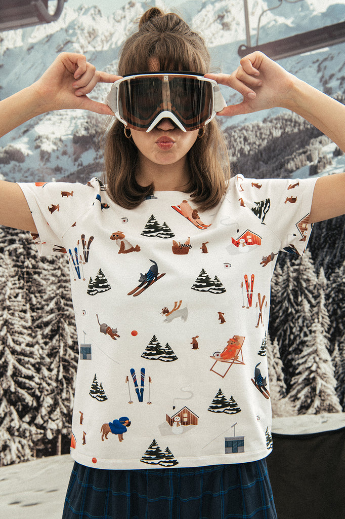 Shop our winter T-shirts that are festive and perfect for Christmas for women inspired by skiing and mountains online in Hong Kong and Singapore at MiliMilu. Whole family matching is available, ee love Mini Me matching and making time together even better. The best Christmas present for women and moms online.