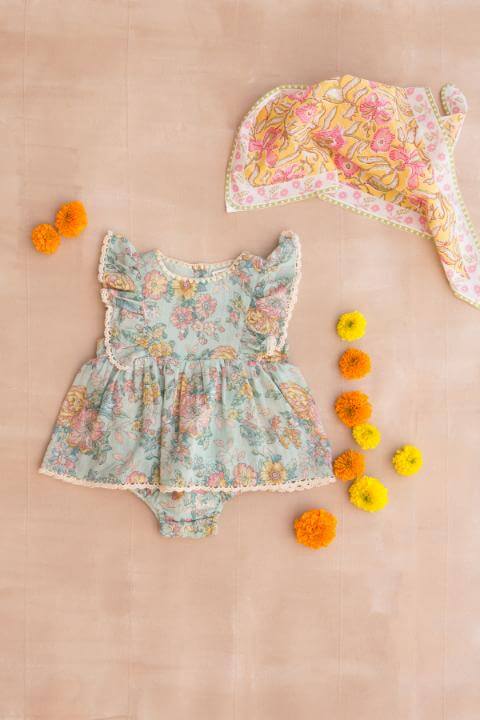 The floral organic cotton baby girl summer romper is the most adorable outfit and is designed like a baby dress by Louise Misha online in Hong Kong. The breathable organic cotton girl's romper is girly, with Mini Me dresses available for Mommy and Daughter matching. It is also a perfect and thoughtful baby shower gift.