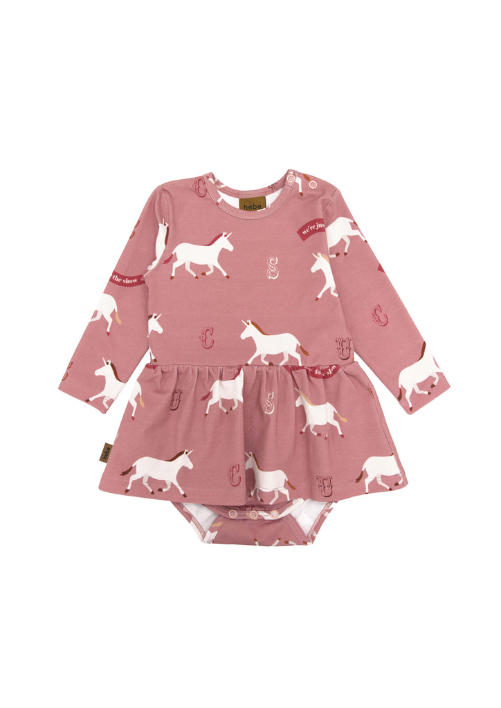 Shop for baby body dresses with unicorns in pink online in Hong Kong and Singapore at MiliMilu. This unicorn body dress is extra light and breathable, soft and gentle to sensitive baby skin. The best baby gifts are baby shower presents. Breathable and lightweight organic cotton baby clothing in pink with unicorns.