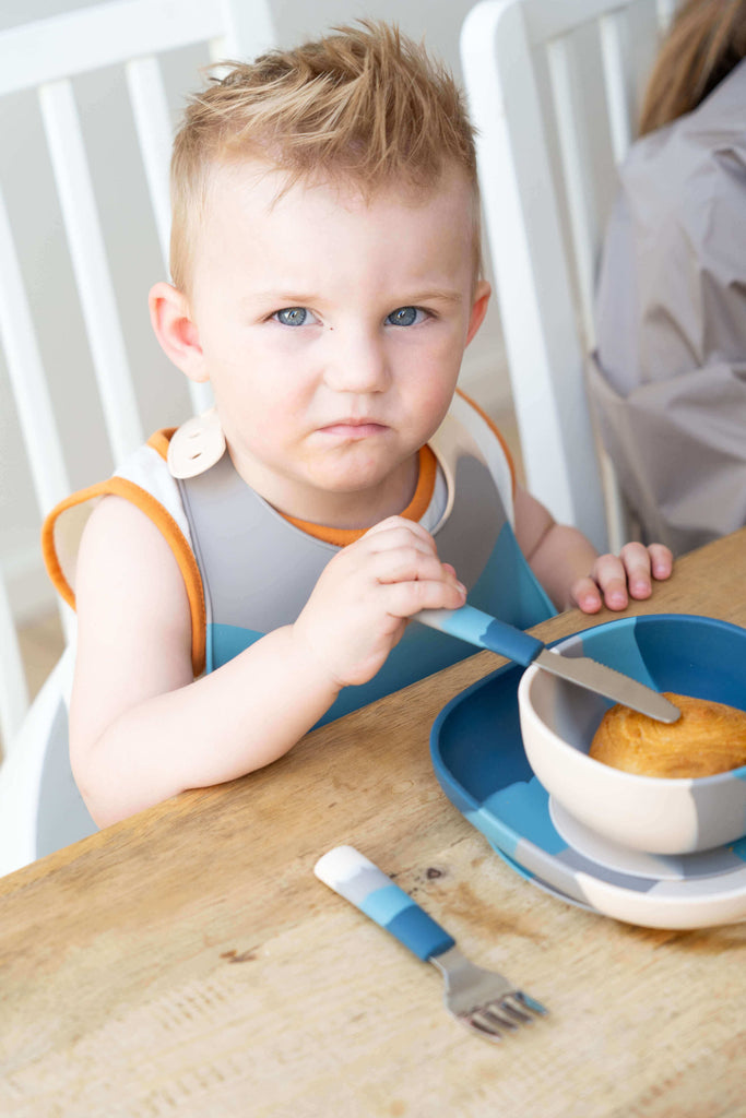 This set of cutlery for toddlers and kids comes in a lovely shade of blue, making mealtimes more enjoyable and less stressful for parents and kids. These durable utensils are eco-friendly, composed of 100% LFGB grade silicone and stainless steel, making them easy to grip. Buy toddlers cutlery online in Hong Kong.