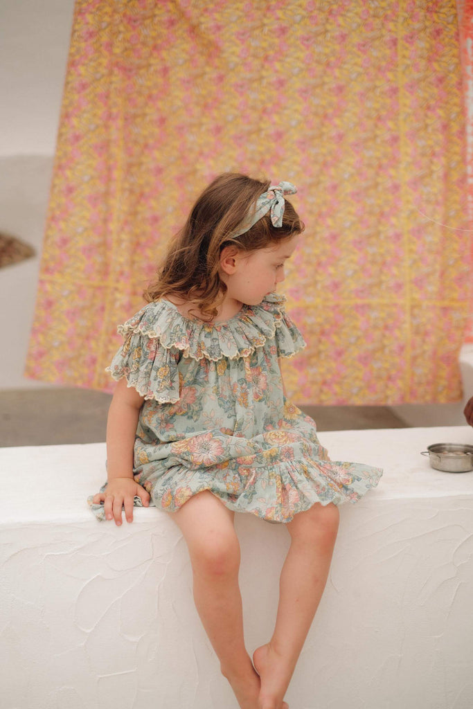 The flowy girl dress is the perfect summer dress, it has an open back and bohemian style. The breathable, and lightweight low-back girl's dress is made with organic cotton in flower print by Louise Misha. Mini Me dresses are available. Shop girls' summer dresses and girls' dresses online in Hong Kong and Singapore.
