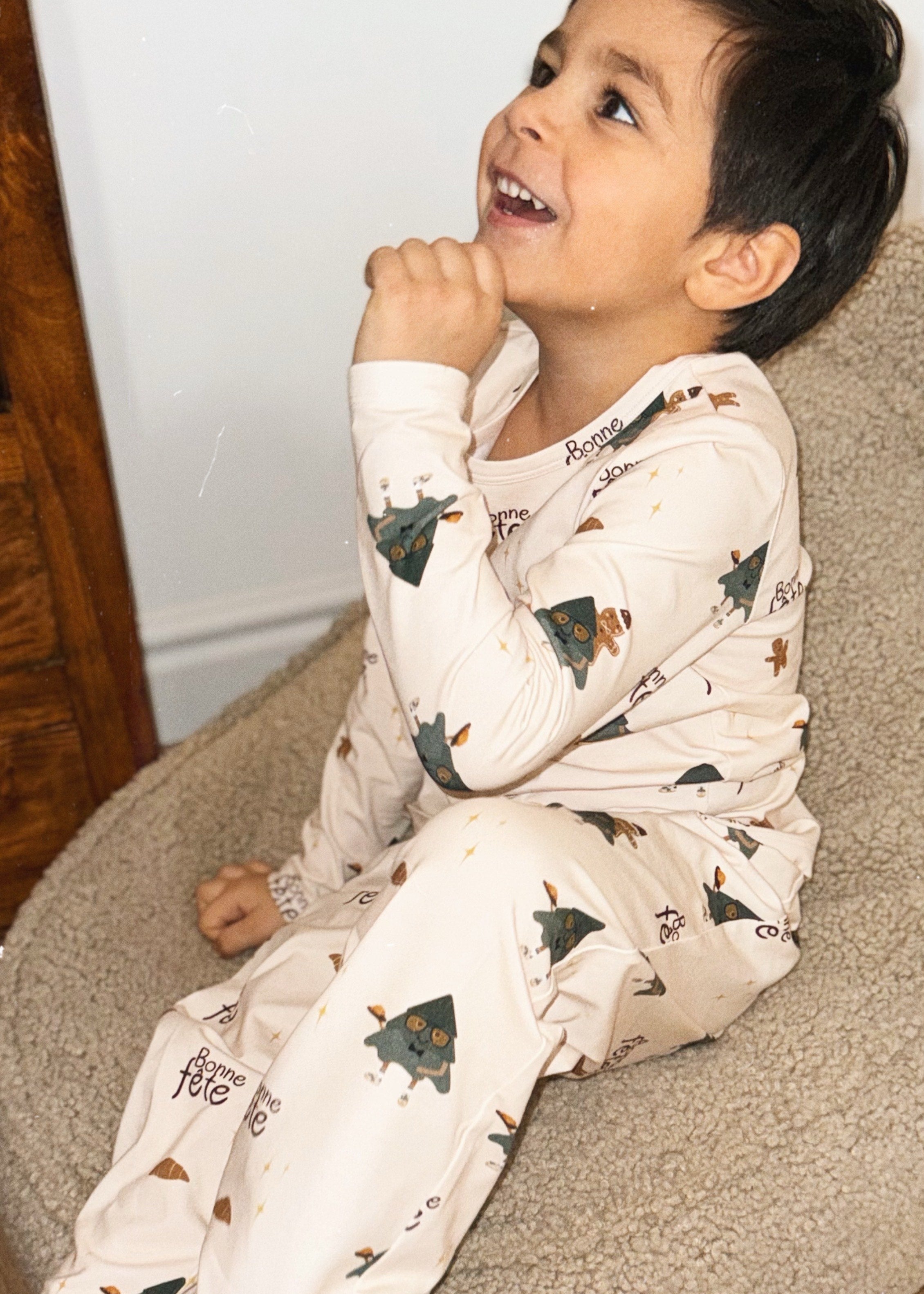 Eco-friendly kids Christmas top with festive tree design, sustainable holiday clothing for boys and girls