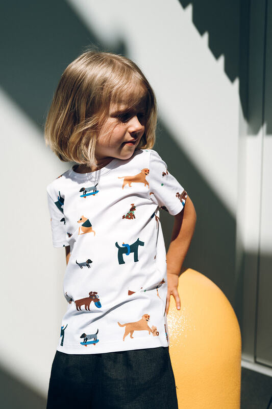 Lightweight and breathable cotton kids t-shirt with a dogs print, the best kids T-shirts. Whole family matching t-shirts, Daddy and me and Mini Me fashion.